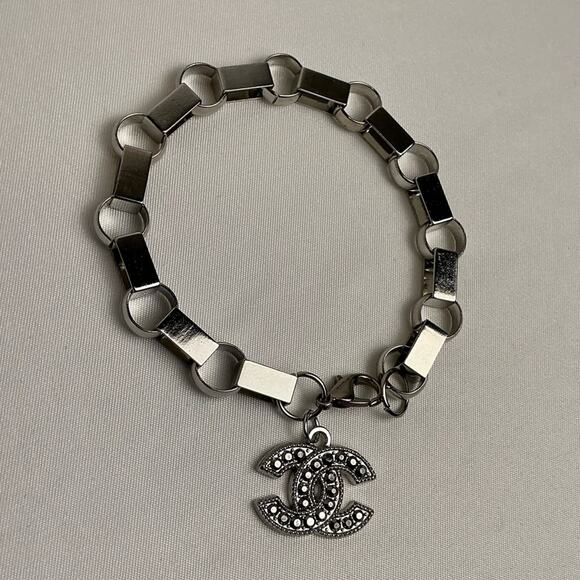 CHANEL Silver Chain Bracelet Pendant - Picture 1 of 6